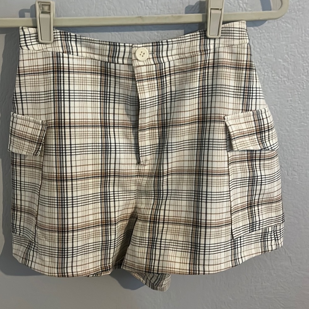 Brass Plum plaid Cargo Shorts, size small